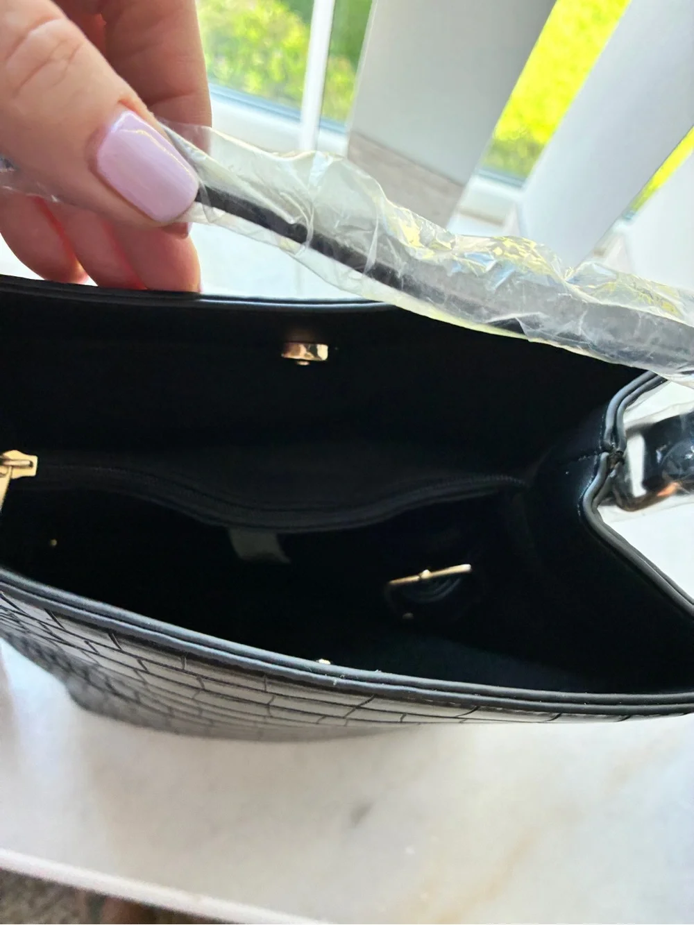Aota black croc